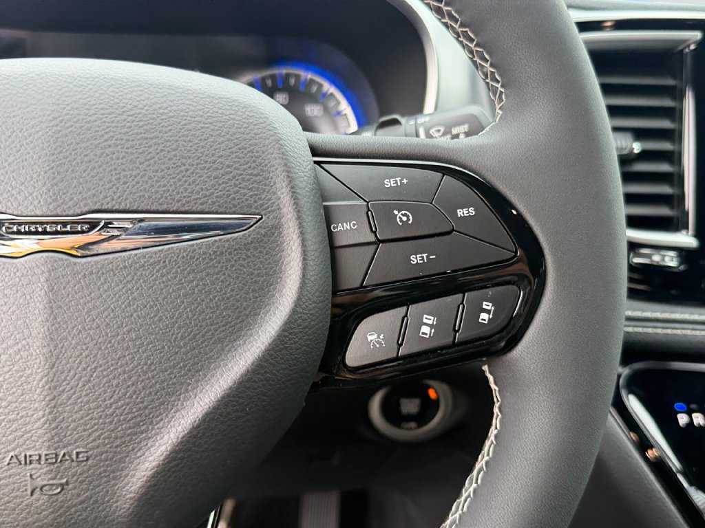 Used 2026 Chrysler Pacifica Limited w/ Uconnect Theater Family Group AWD/4WD image 19