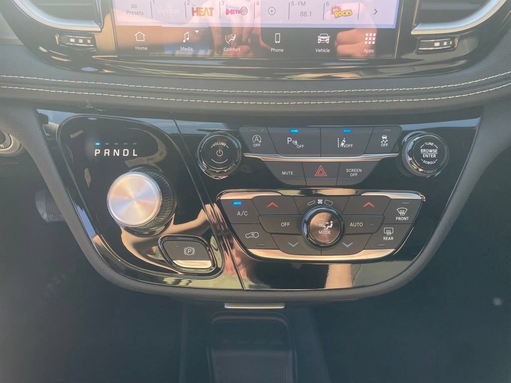 New 2026 Chrysler Pacifica Select FWD image 16