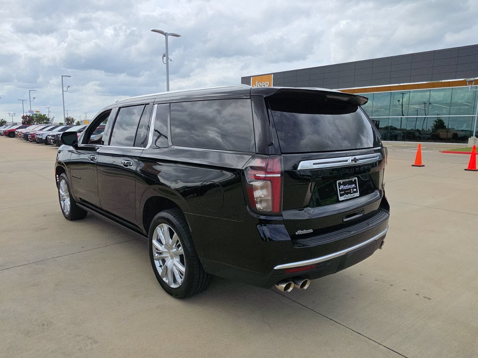 Used 2022 Chevrolet Suburban High Country w/ Max Trailering Package AWD/4WD image 3