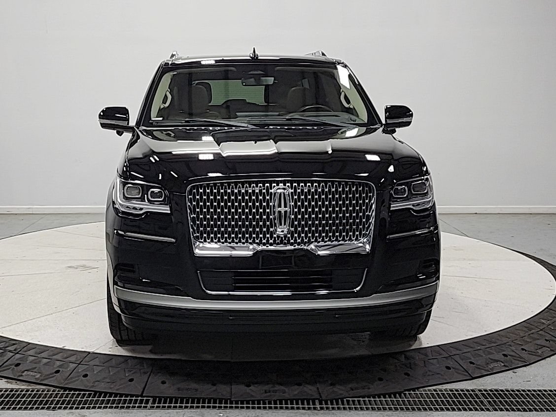 Used 2023 Lincoln Navigator L Reserve AWD/4WD image 3