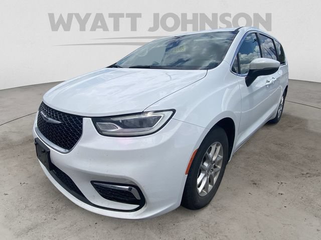 Used 2023 Chrysler Pacifica Touring-L FWD image 1