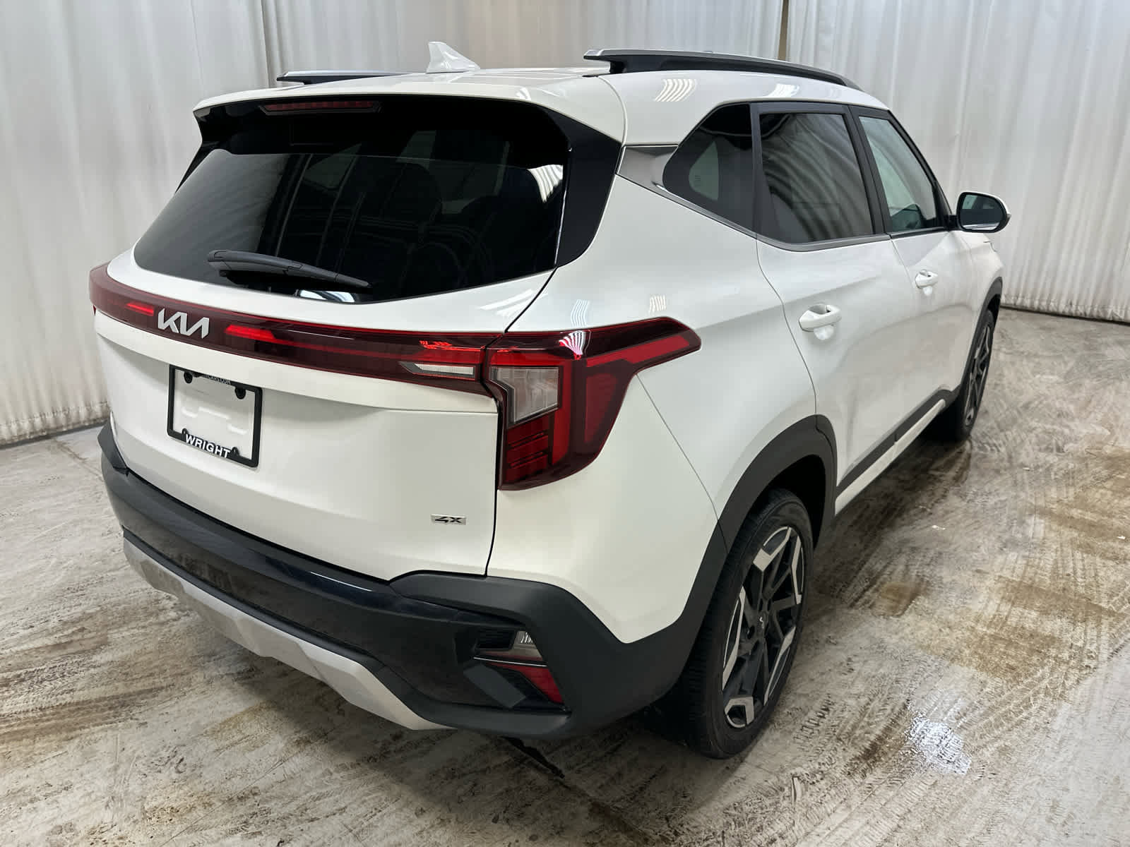Used 2024 Kia Seltos SX w/ SX Sunroof Package AWD/4WD image 11