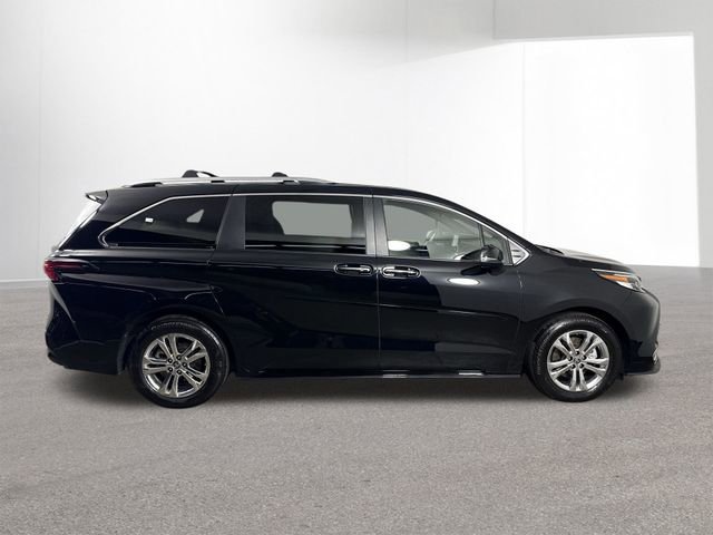 Used 2022 Toyota Sienna Platinum image 38