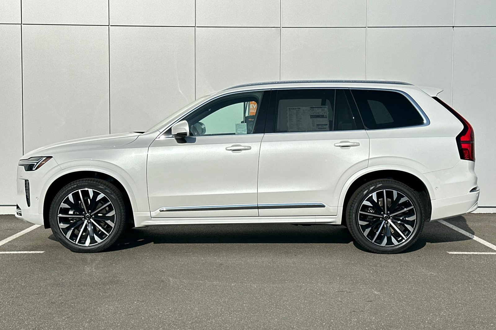 New 2026 Volvo XC90 B6 Plus w/ Protection Package Premier image 2