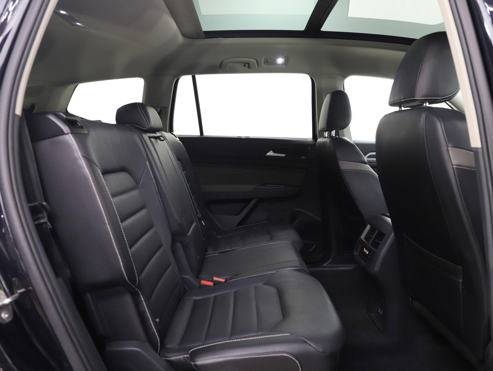 Used 2021 Volkswagen Atlas SEL Premium w/ MDO Package (Bench Seat) image 14