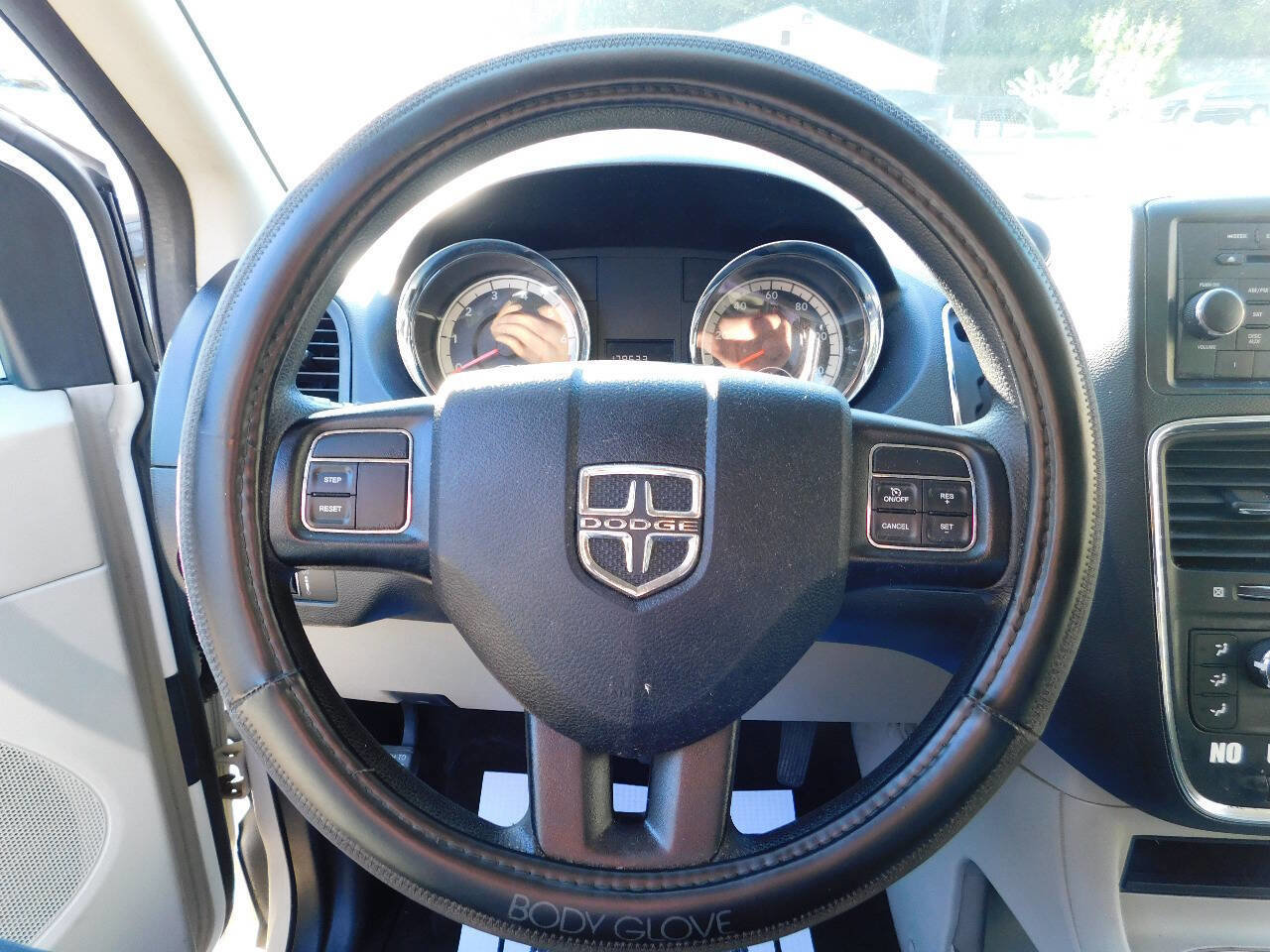 Used 2016 Dodge Grand Caravan SXT image 32