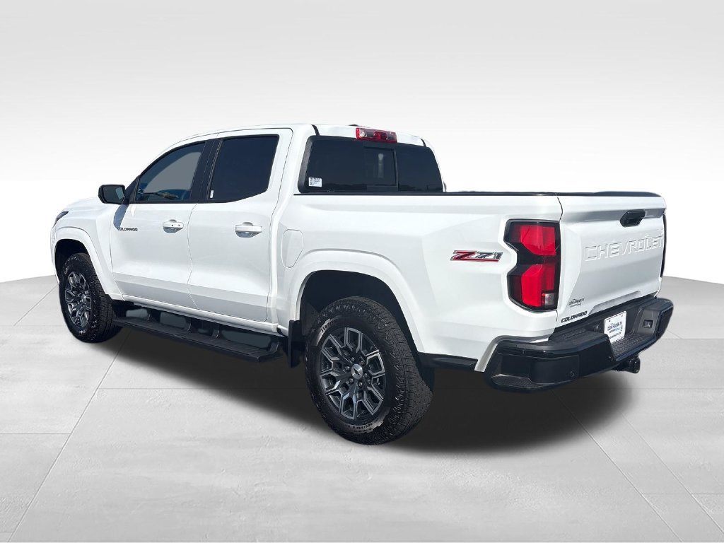 Used 2025 Chevrolet Colorado Z71 w/ Z71 Convenience Package 2 AWD/4WD image 3