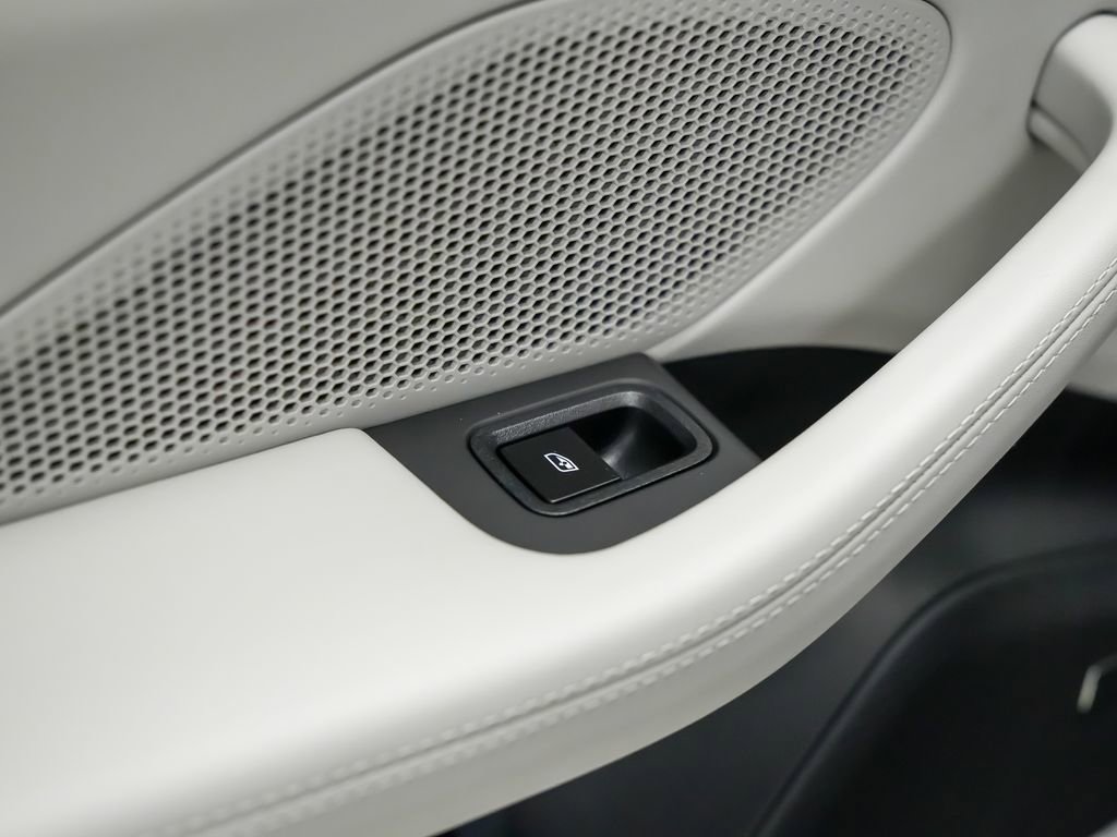 New 2026 Porsche Macan 4 Electric image 16