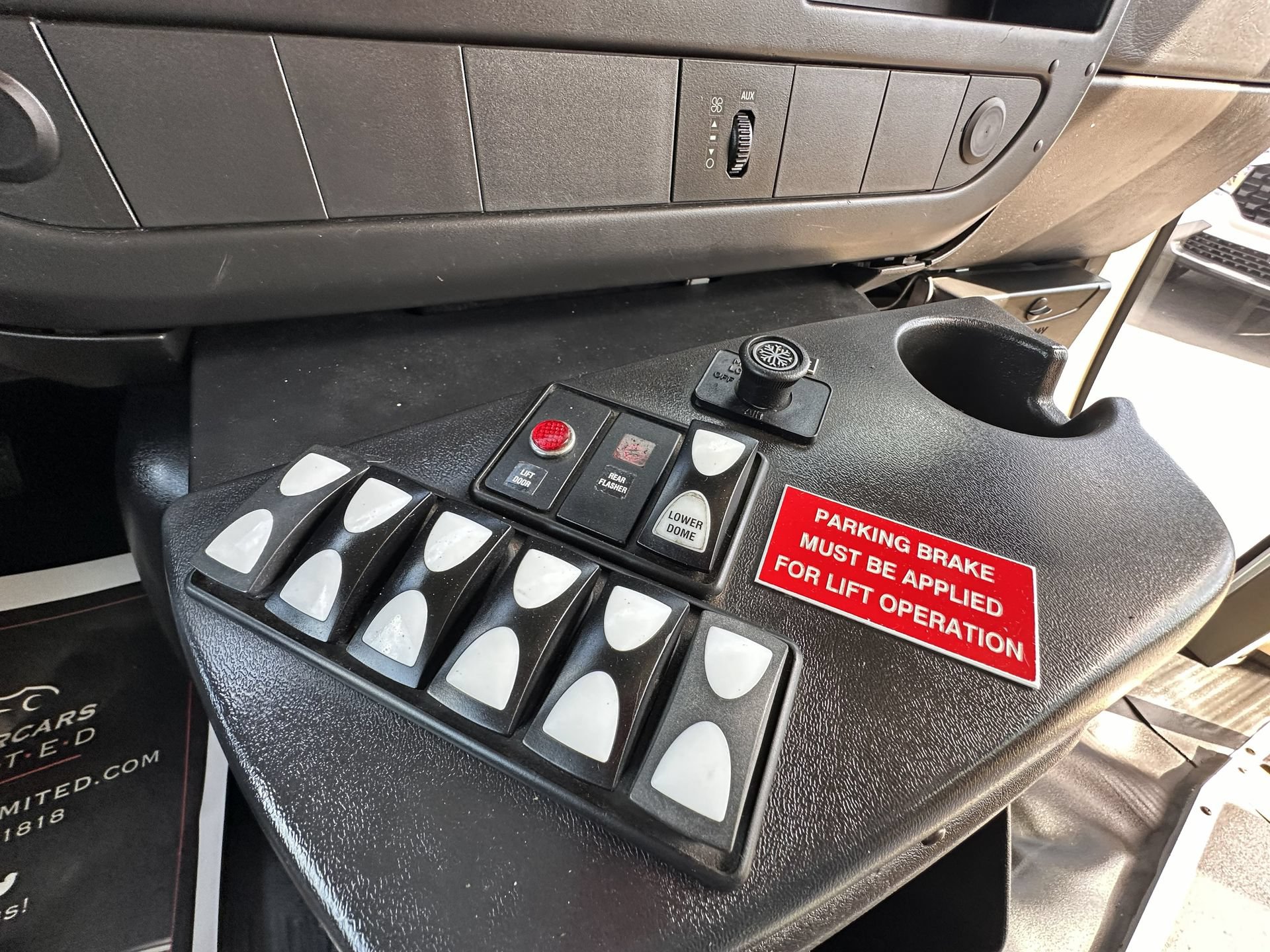Used 2015 Chevrolet Express 4500 RWD image 7