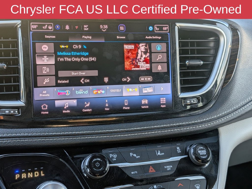Used 2023 Chrysler Pacifica Limited FWD image 27