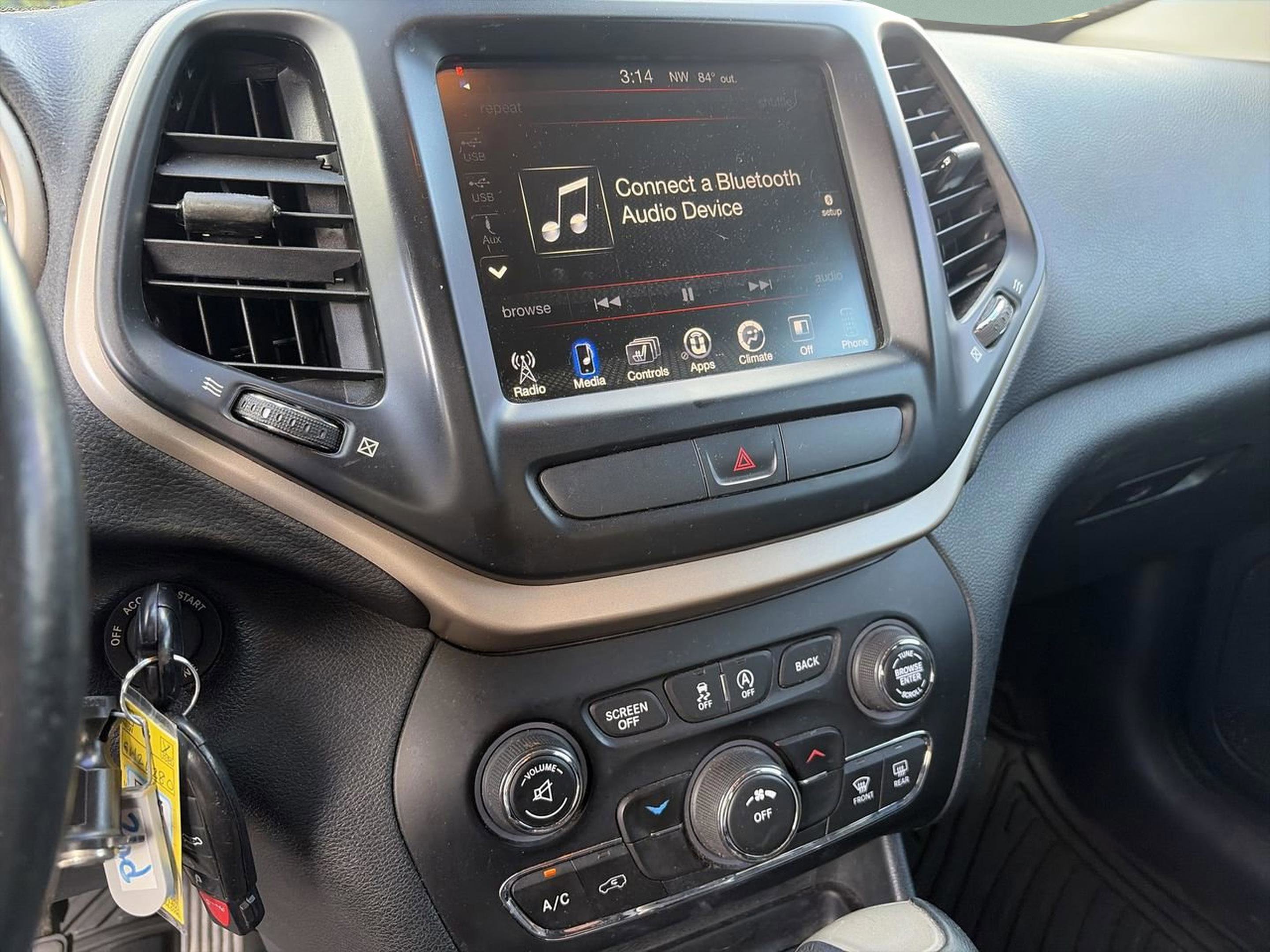 Used 2016 Jeep Cherokee Latitude w/ Cold Weather Group image 12