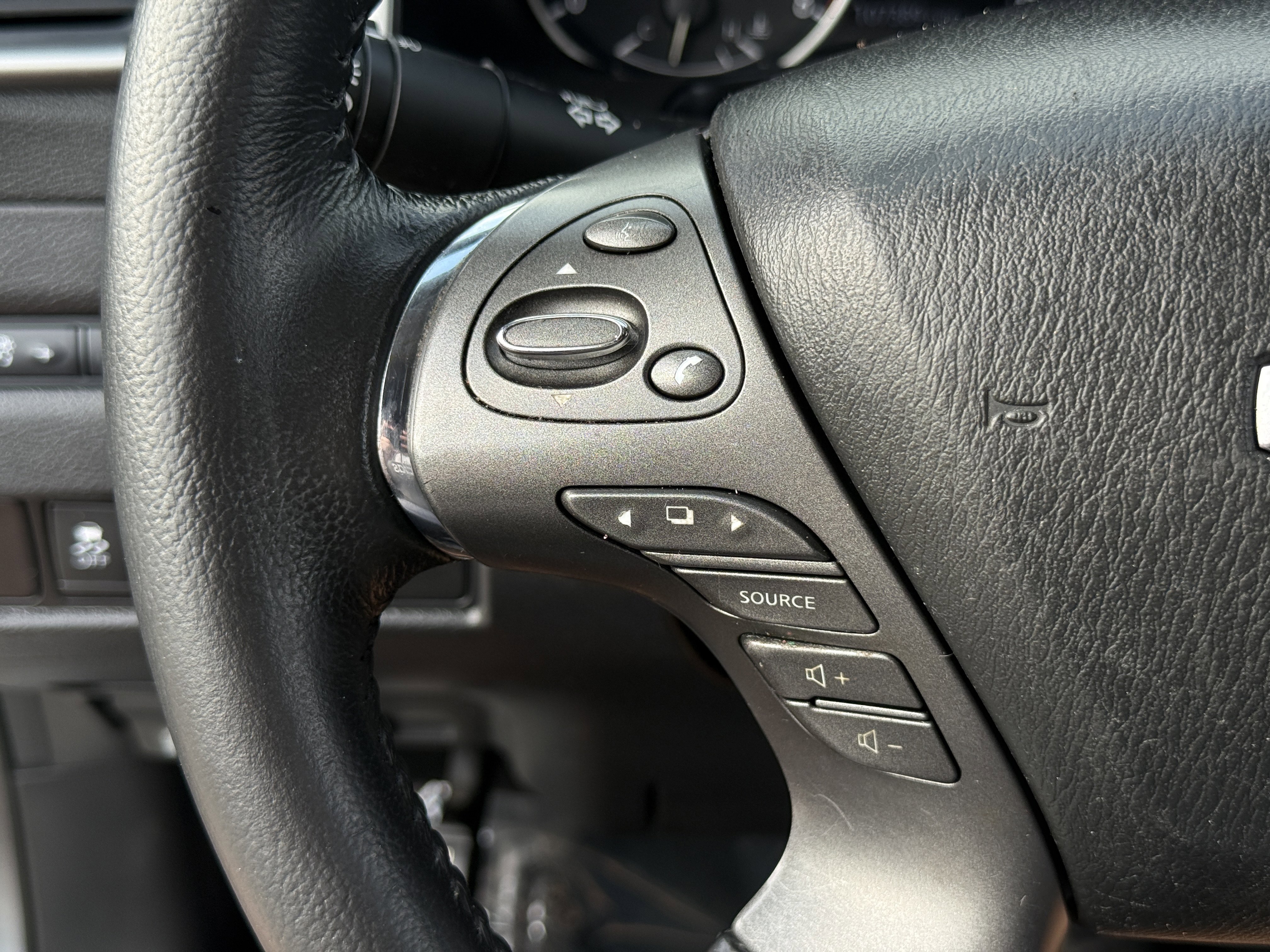 Used 2020 Nissan Murano SV w/ Premium Package image 17