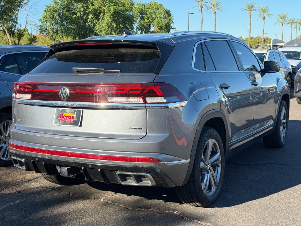 Used 2024 Volkswagen Atlas Cross Sport SEL R-Line AWD/4WD image 4