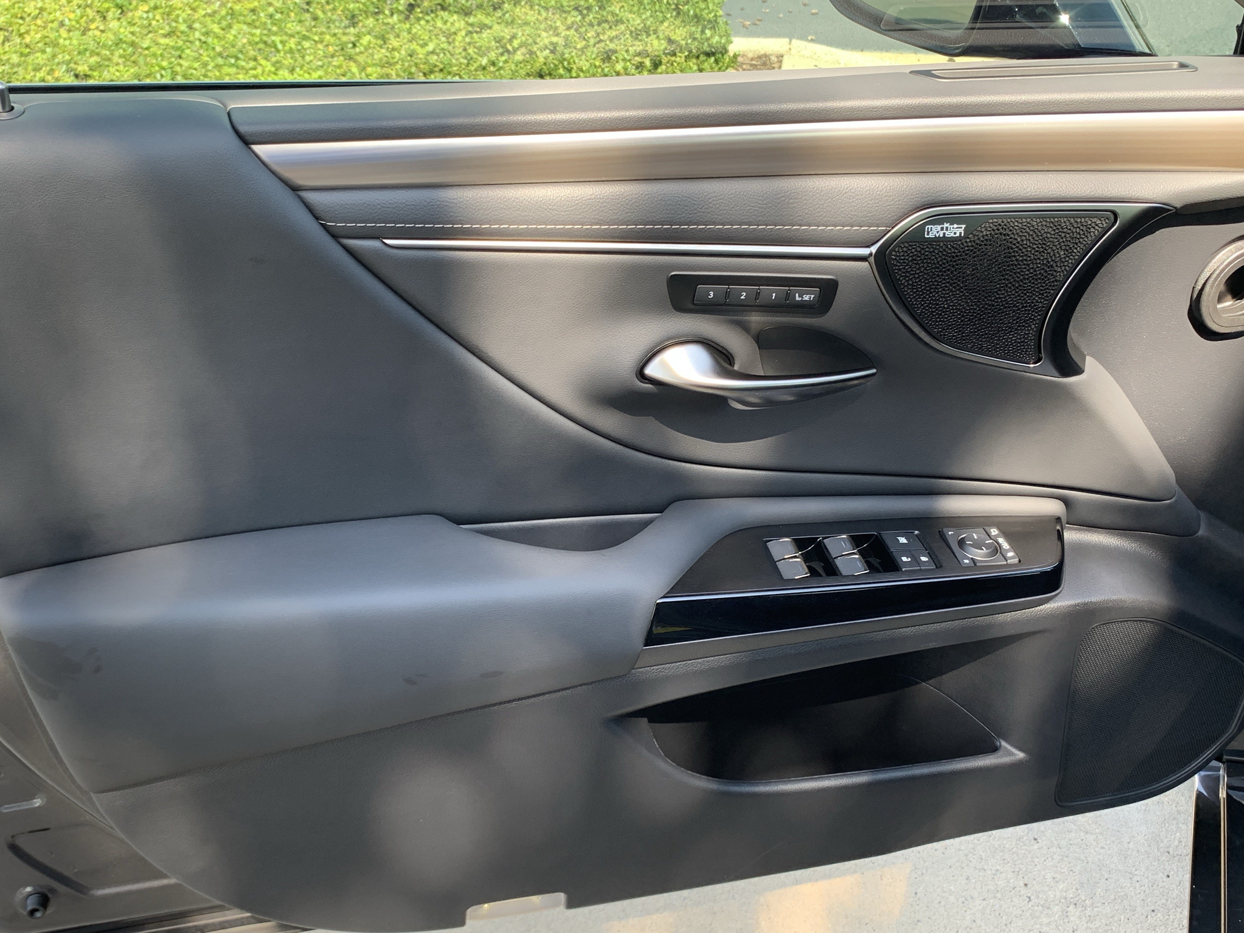 Certified 2025 Lexus ES 350 F Sport w/ Accessory Package (Z2) FWD image 14