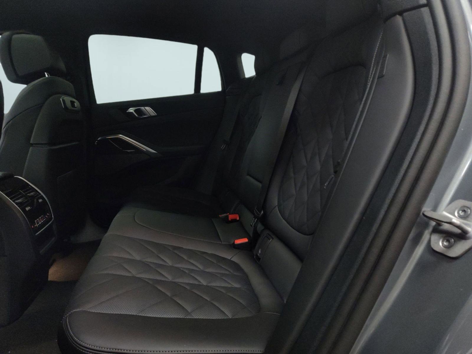 New 2026 BMW X6 xDrive40i image 13