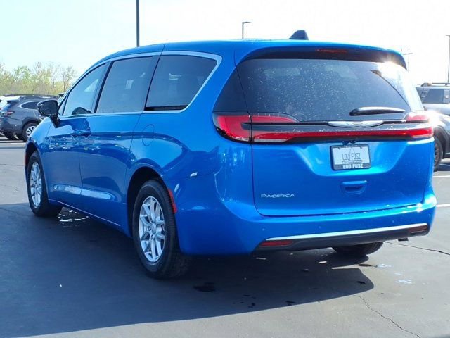 New 2026 Chrysler Pacifica Select FWD image 4