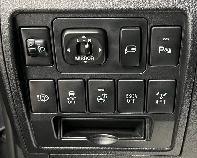 Used 2014 Toyota Land Cruiser image 32