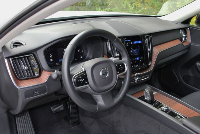 Used 2023 Volvo XC60 B5 Plus w/ Protection Package Premier image 15