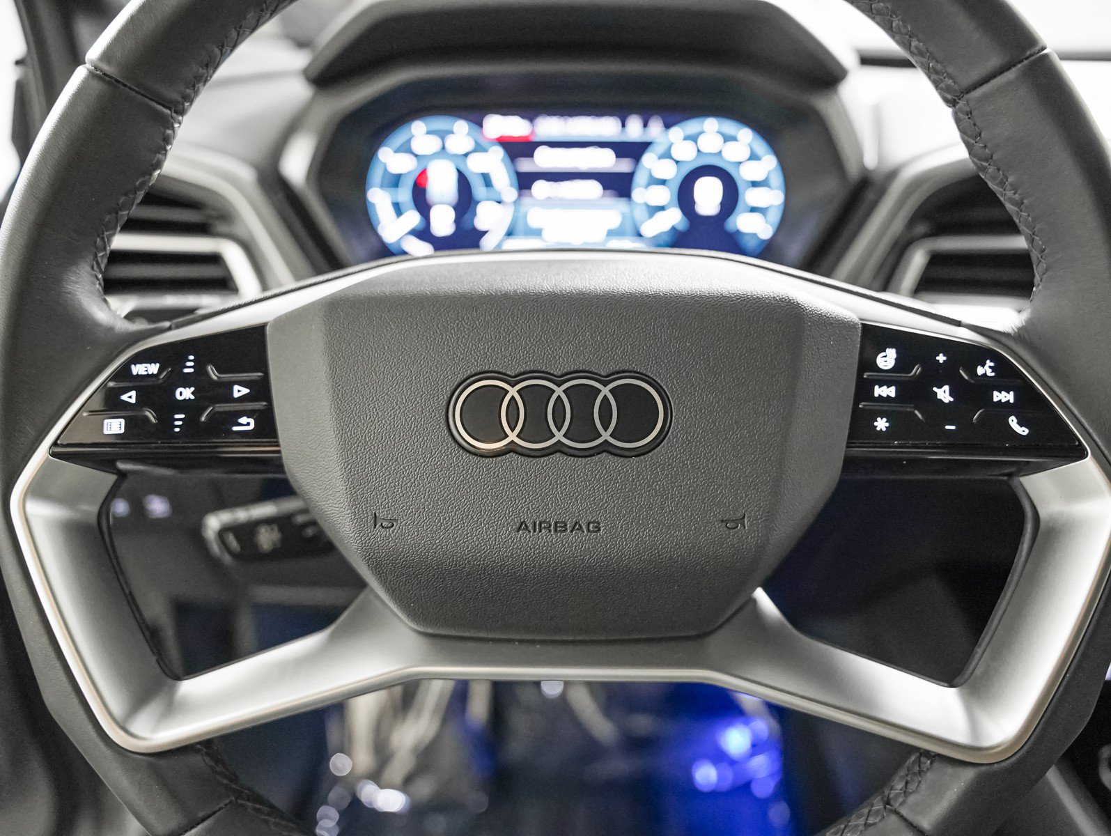 Used 2024 Audi Q4 e-tron Prestige image 15