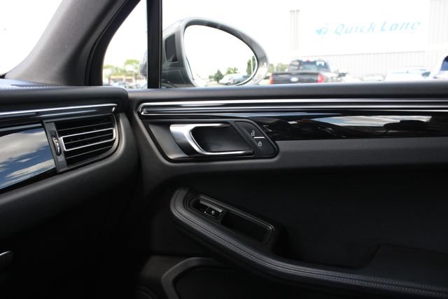 Used 2023 Porsche Macan Turbo AWD/4WD image 18