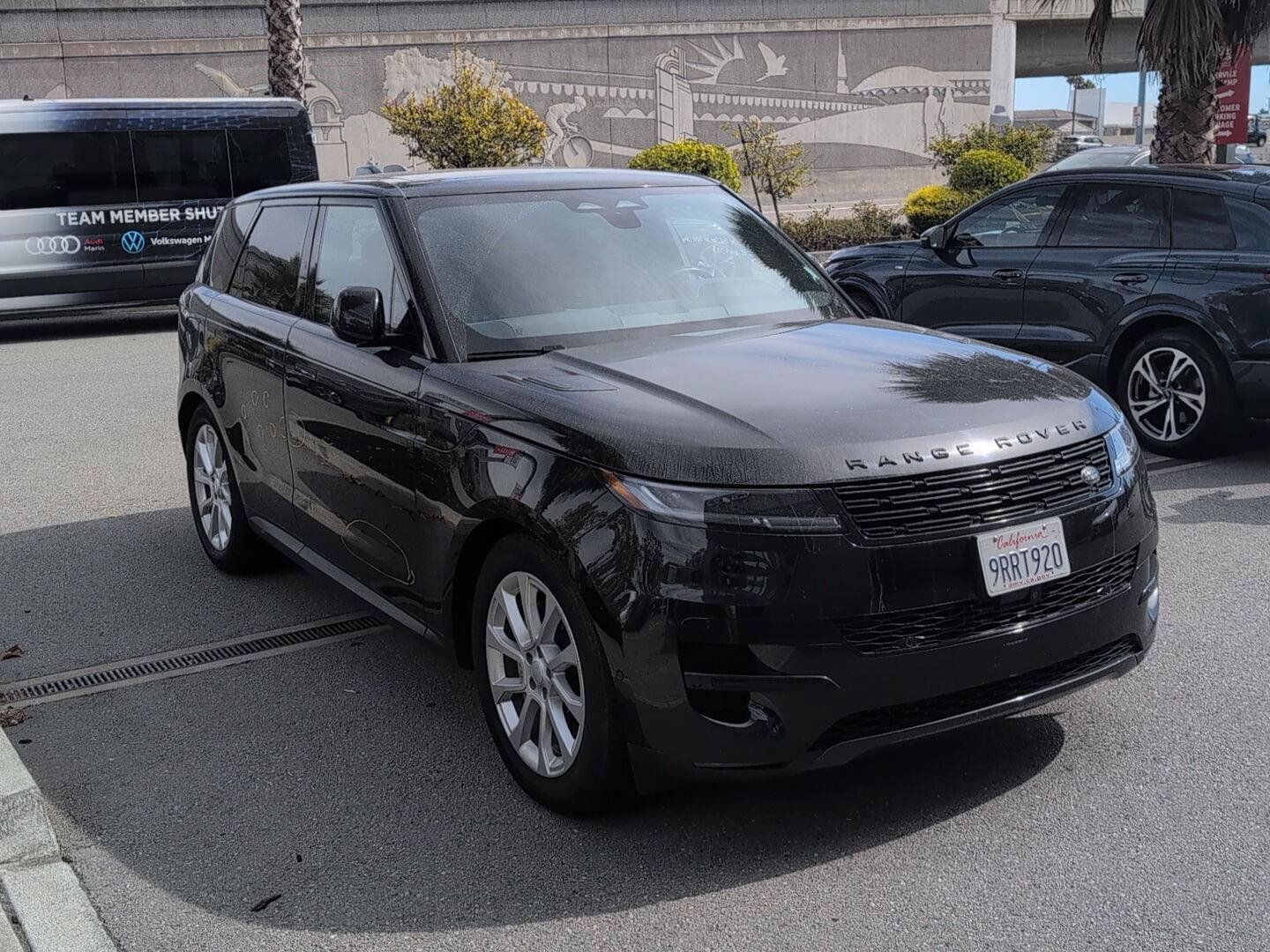 Used 2025 Land Rover Range Rover Sport SE AWD/4WD image 4