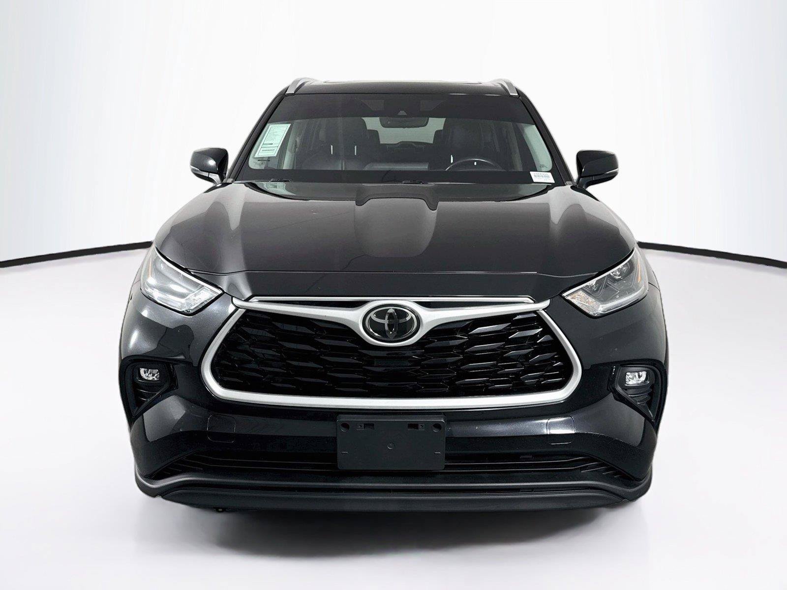 Used 2021 Toyota Highlander XLE AWD/4WD image 8