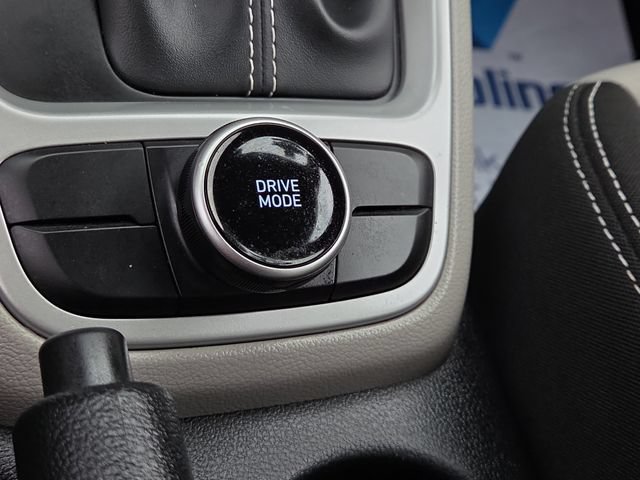 Certified 2022 Hyundai Venue SEL FWD image 15