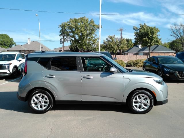 Used 2023 Kia Soul LX w/ LX Technology Package FWD image 5
