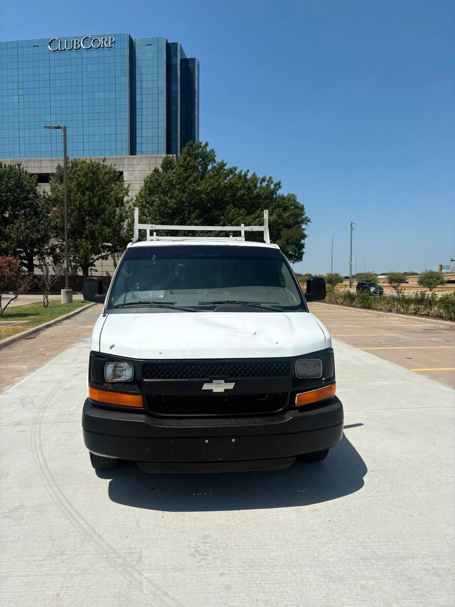 Used 2012 Chevrolet Express 2500 Extended RWD image 3