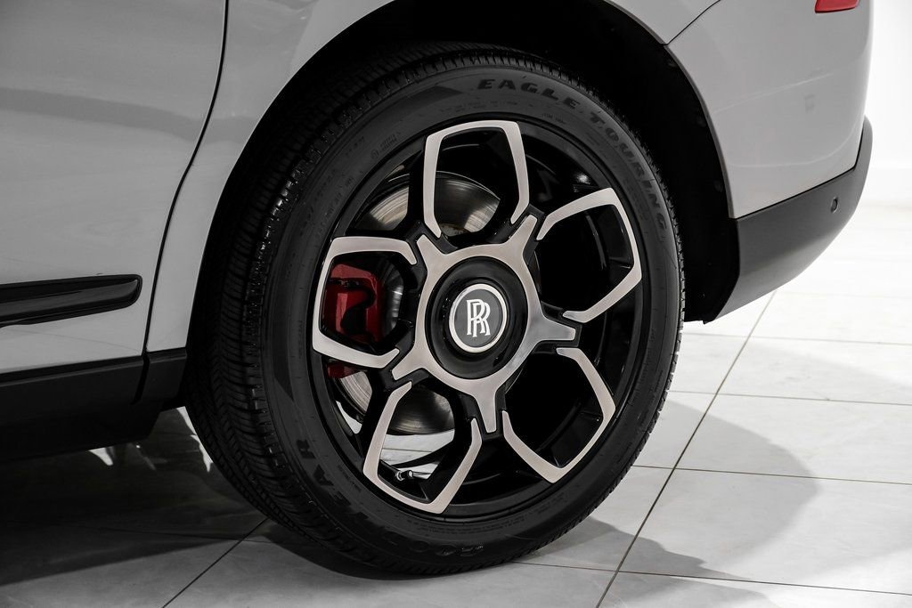 Used 2023 Rolls-Royce Cullinan Black Badge w/ Driver's Package image 78