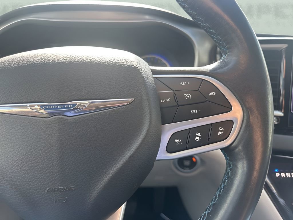 Used 2021 Chrysler Pacifica Touring-L image 15