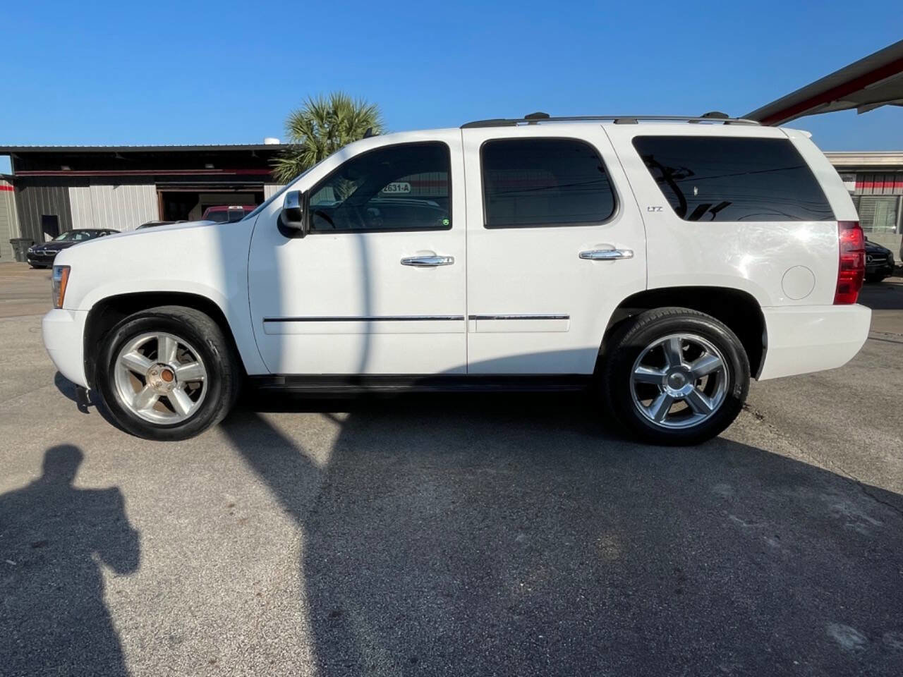 Used 2011 Chevrolet Tahoe LTZ RWD image 8