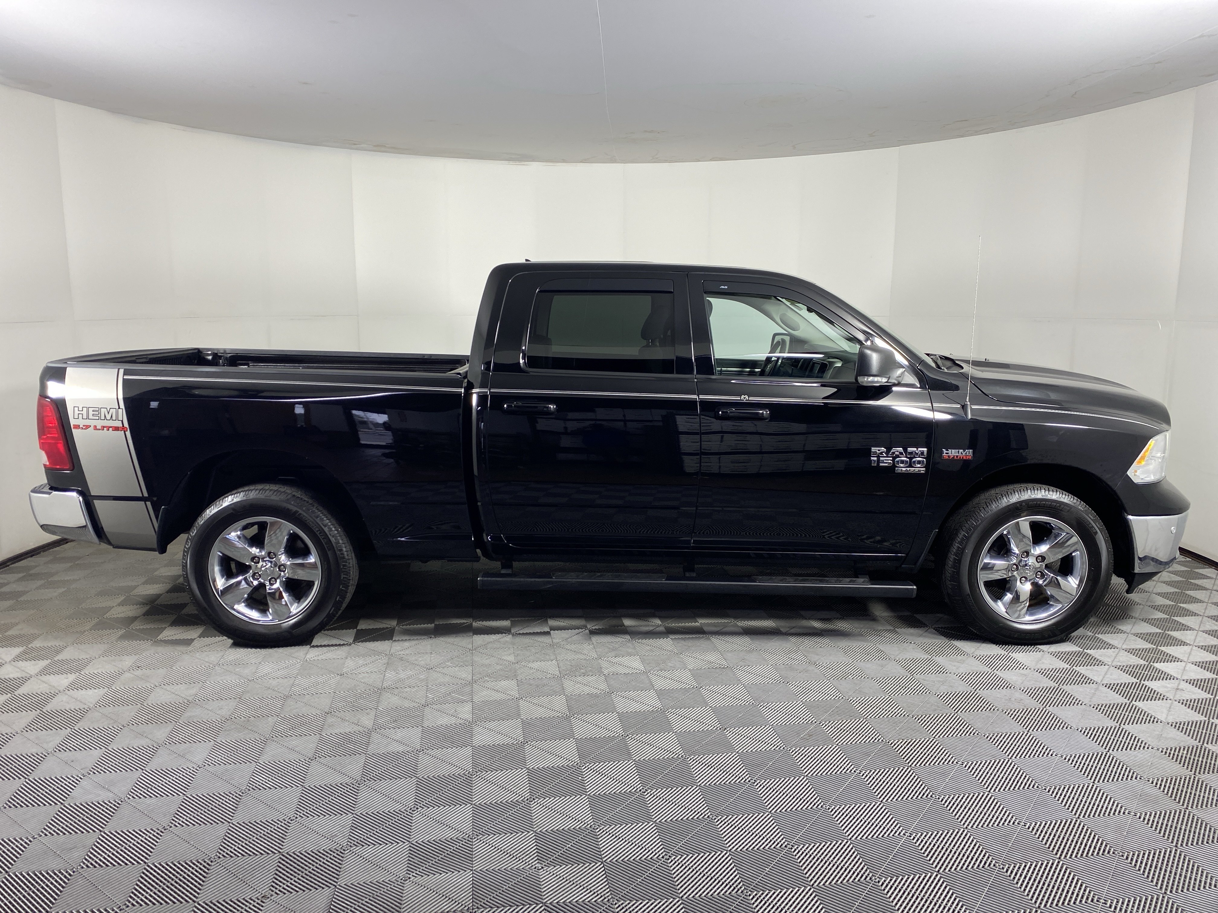 Used 2019 RAM 1500 Big Horn AWD/4WD image 5