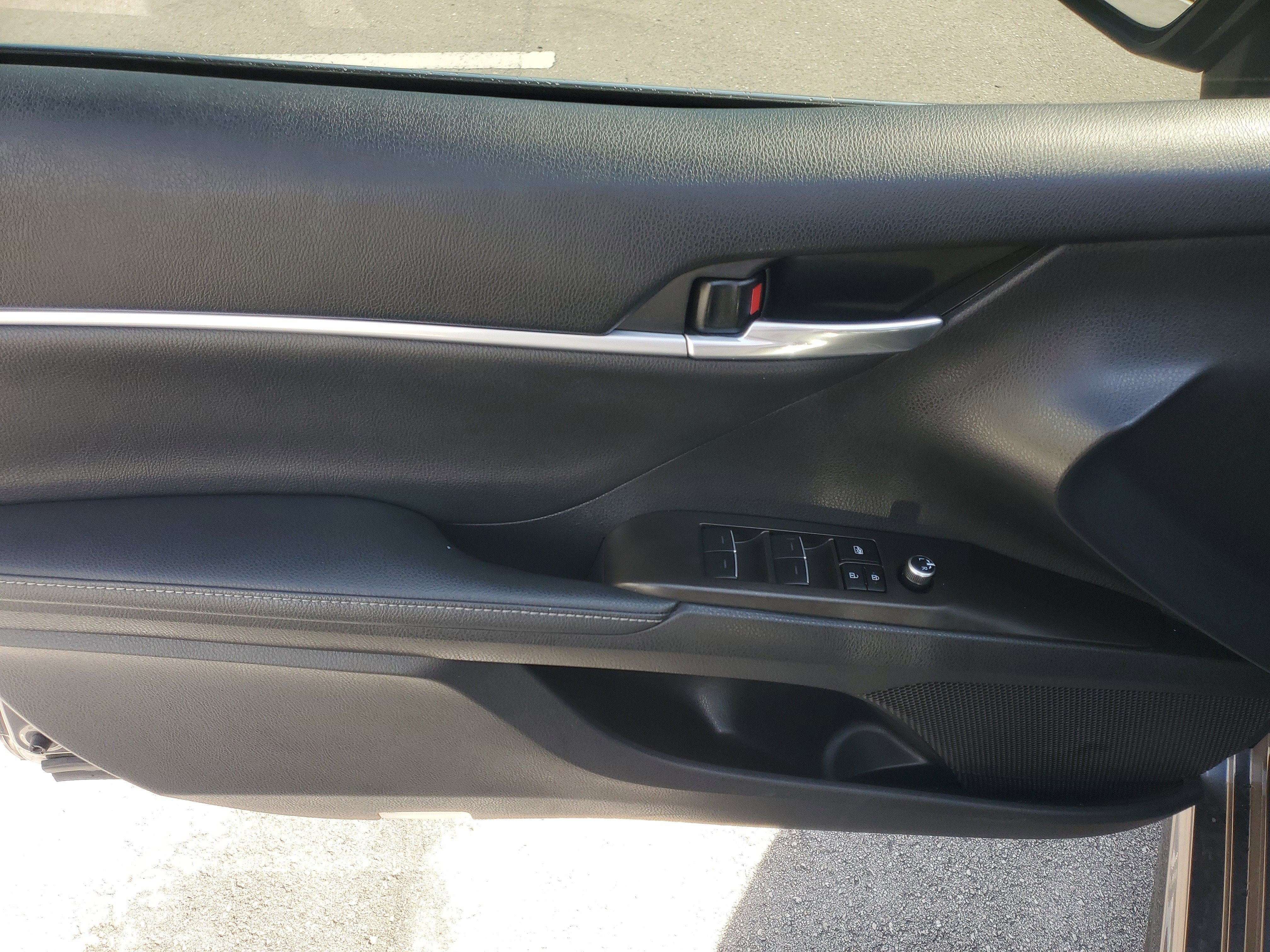 Used 2022 Toyota Camry XSE image 19