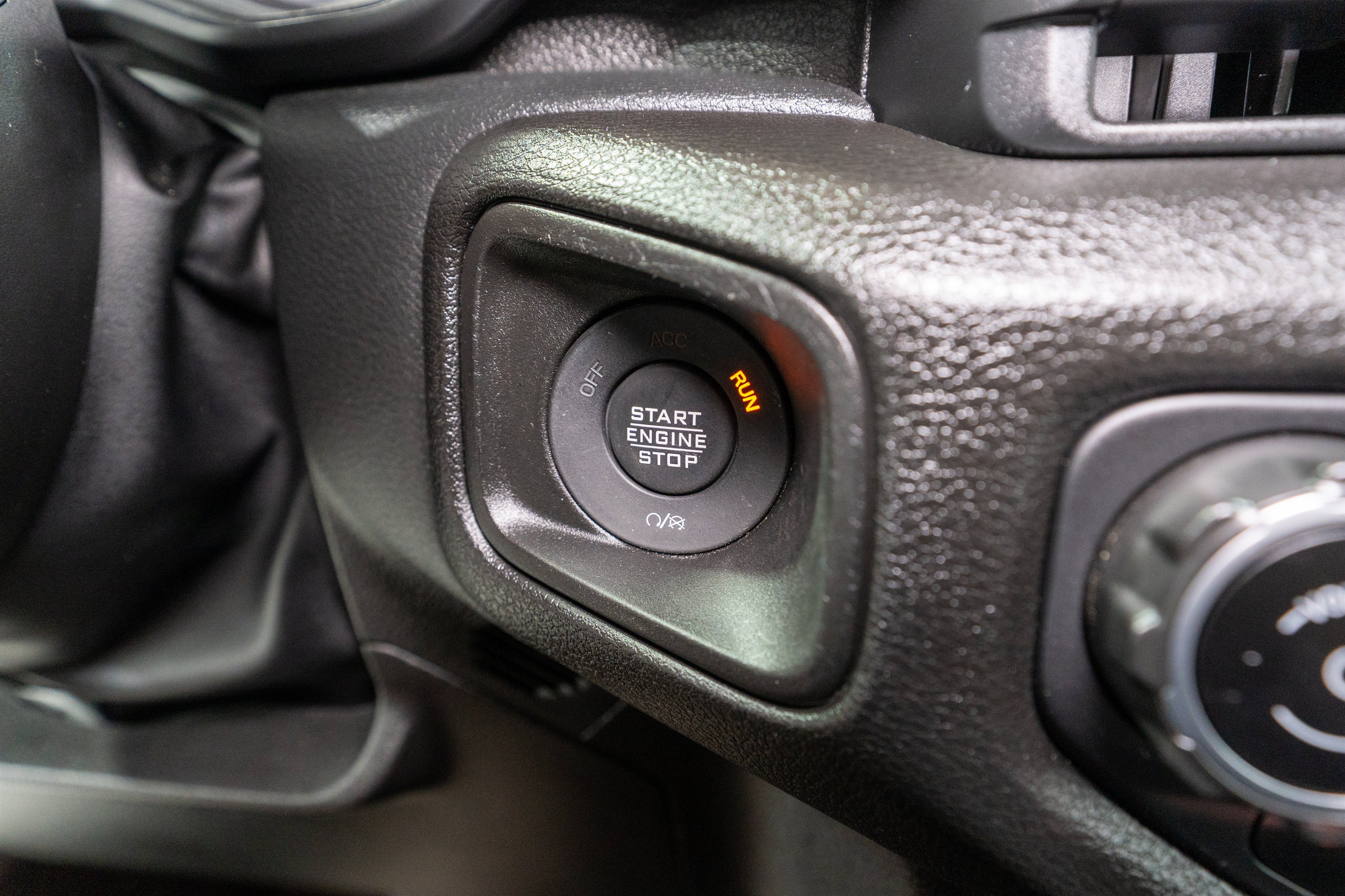Used 2024 Jeep Wrangler Unlimited w/ Convenience Group AWD/4WD image 29