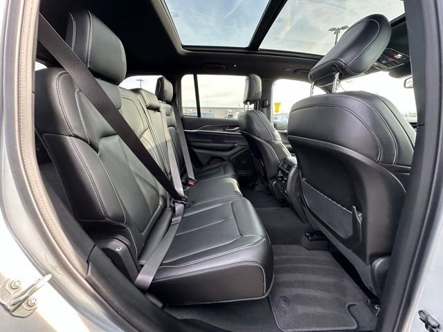 Used 2024 Jeep Grand Cherokee Limited image 31