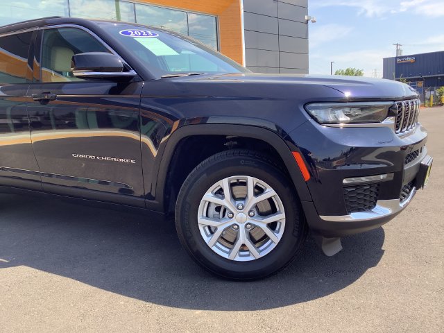 Used 2023 Jeep Grand Cherokee L Limited w/ Trailer Tow Group (B) AWD/4WD image 3
