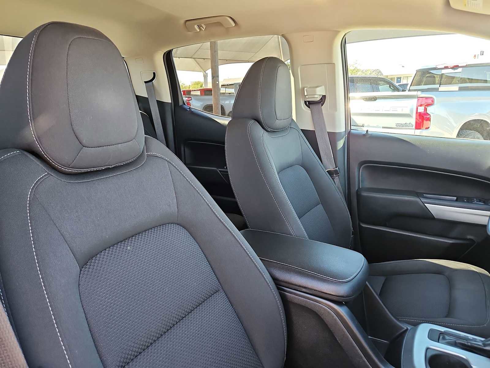 Used 2021 Chevrolet Colorado LT image 17