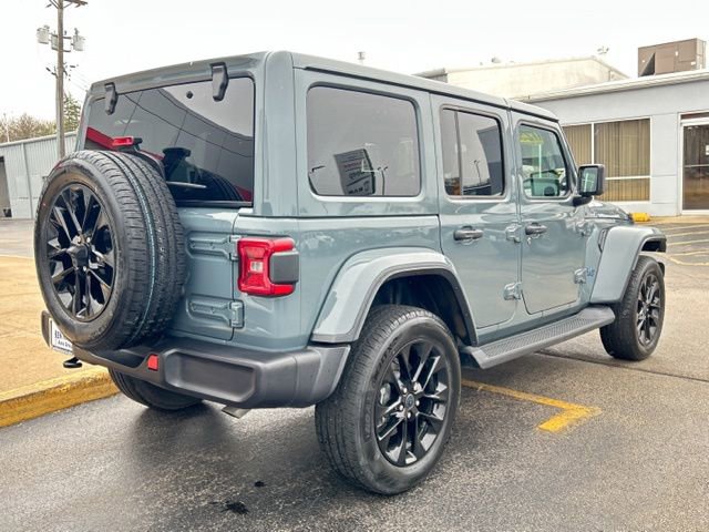 Used 2025 Jeep Wrangler Unlimited Sahara AWD/4WD image 9