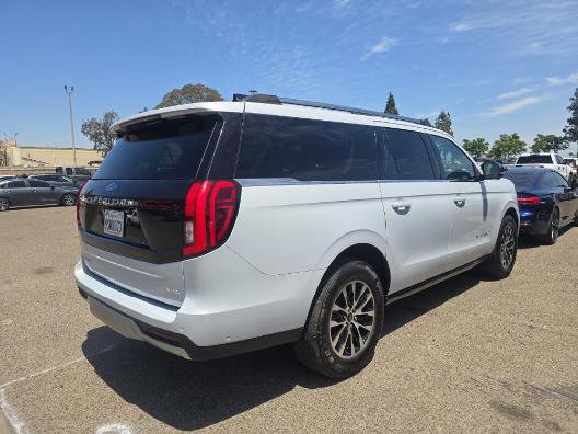 Used 2025 Ford Expedition Max Platinum AWD/4WD image 2