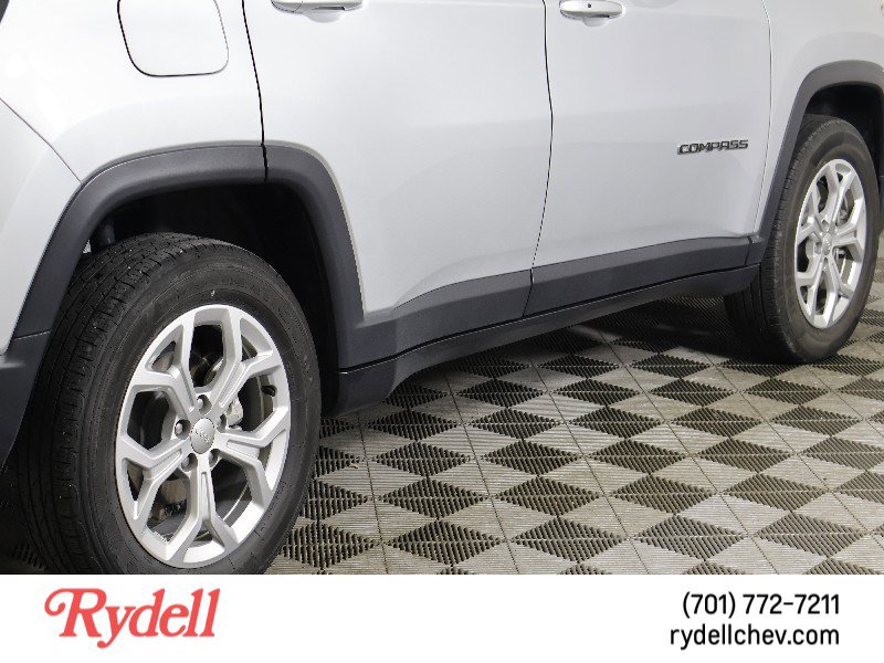 Used 2024 Jeep Compass Latitude image 4
