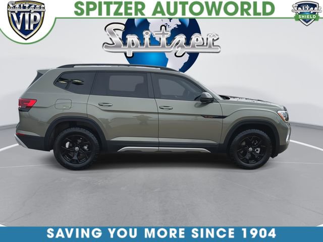 Certified 2023 GMC Acadia SLT w/ Preferred Package image 11