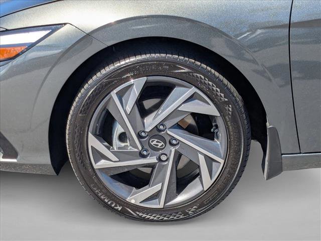 Used 2024 Hyundai Elantra Limited image 27