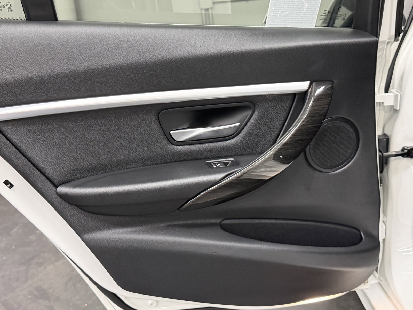 Used 2018 BMW 330e image 38