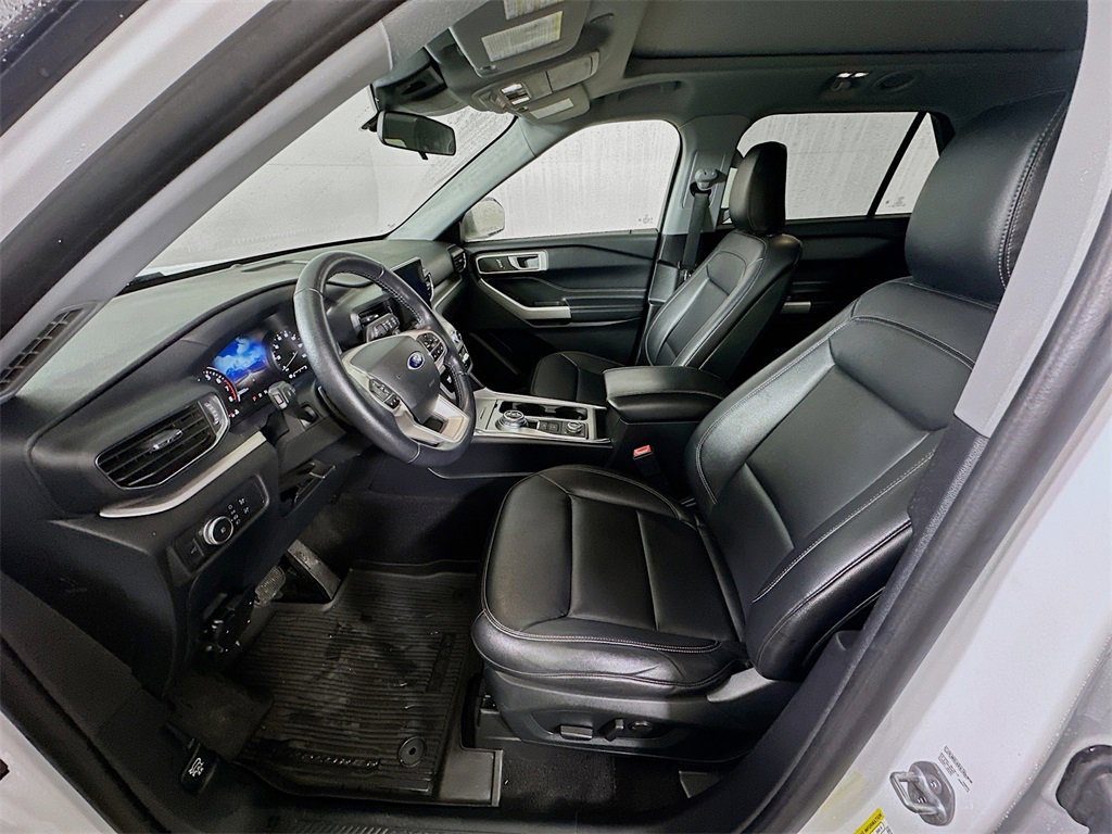 Used 2020 Ford Explorer XLT w/ Equipment Group 202A image 16