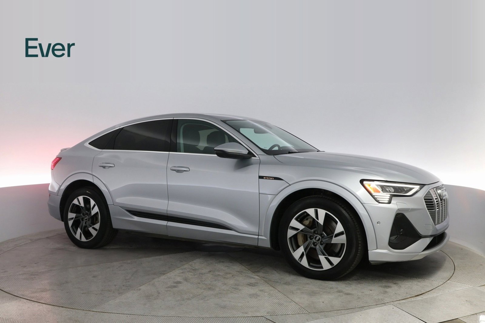 Used 2022 Audi e-tron Premium Plus image 5