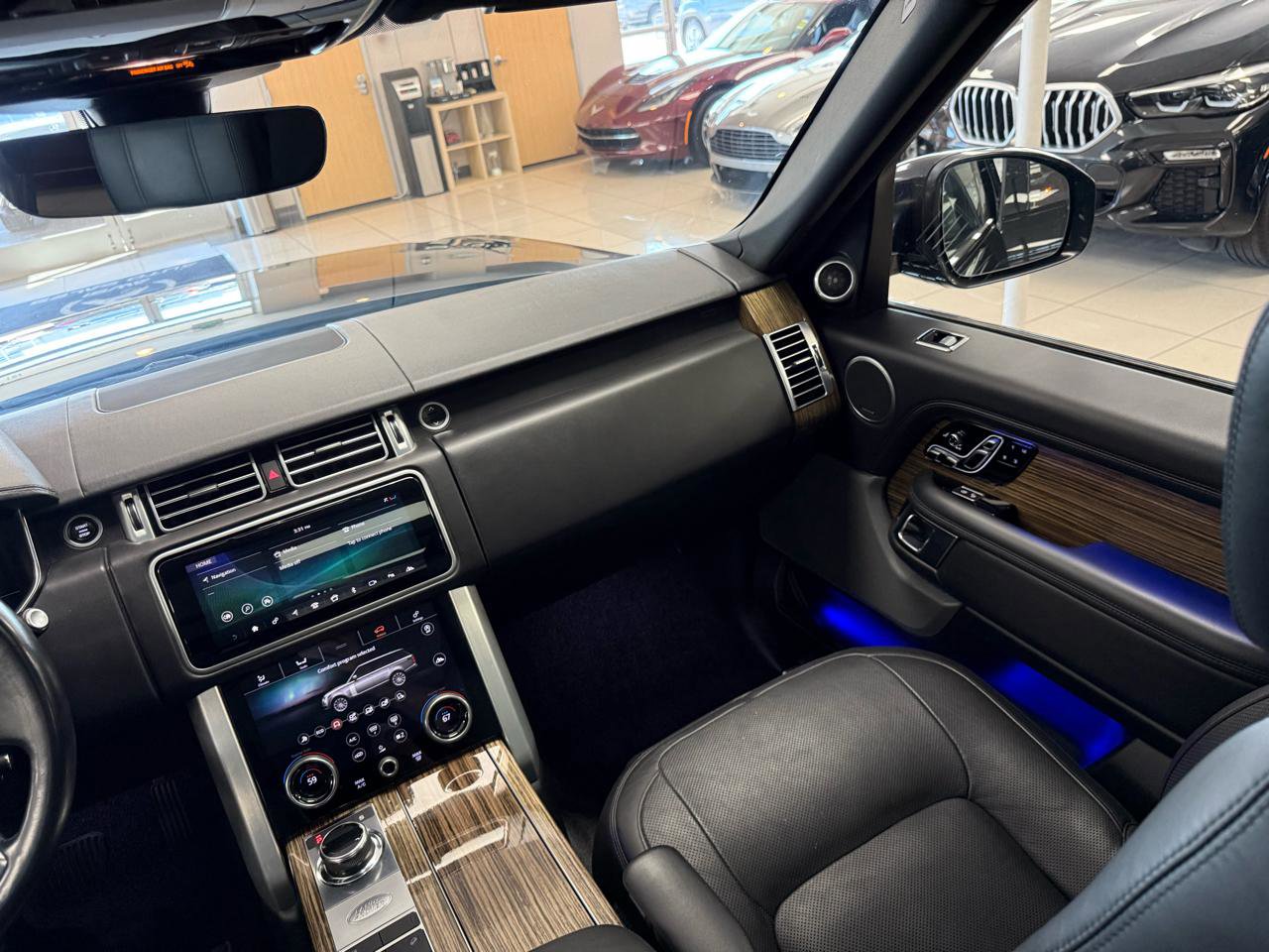 Used 2018 Land Rover Range Rover HSE image 13