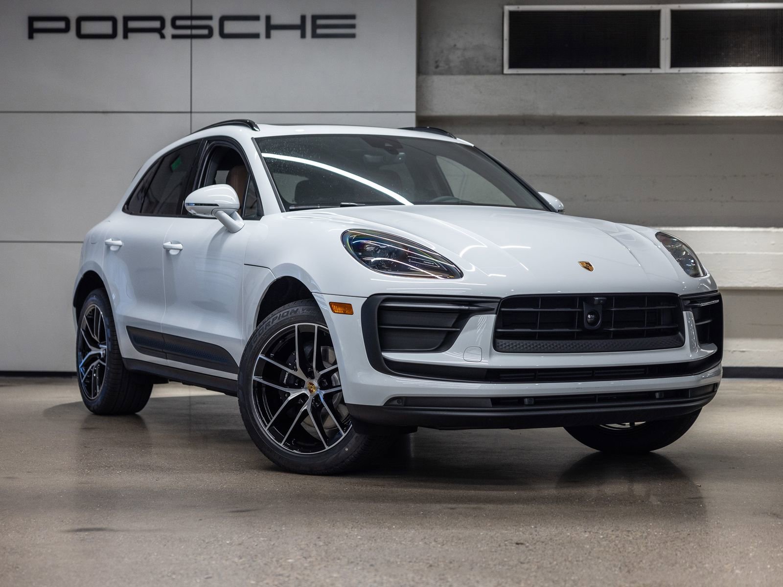 Certified 2025 Porsche Macan image 10
