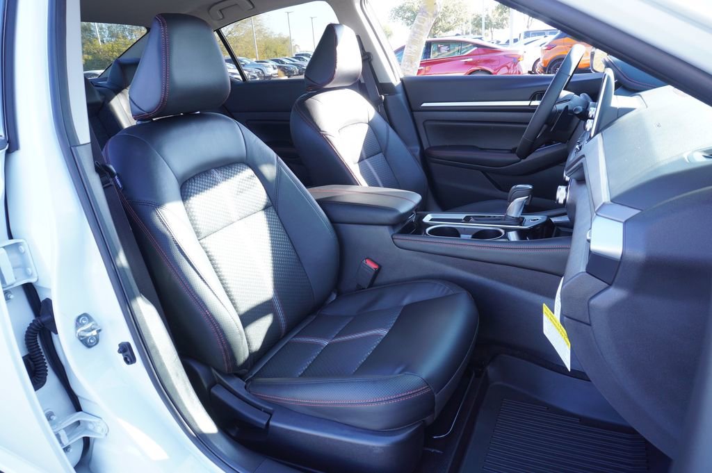 Certified 2025 Nissan Altima 2.5 SR image 12