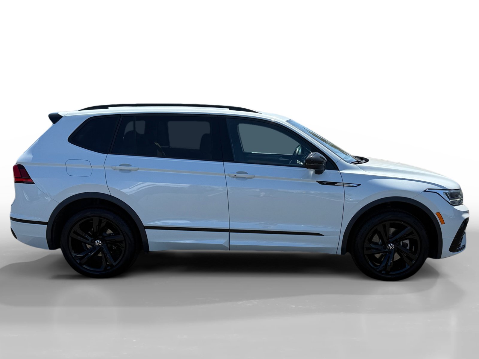 Used 2023 Volkswagen Tiguan SE R-Line FWD image 6